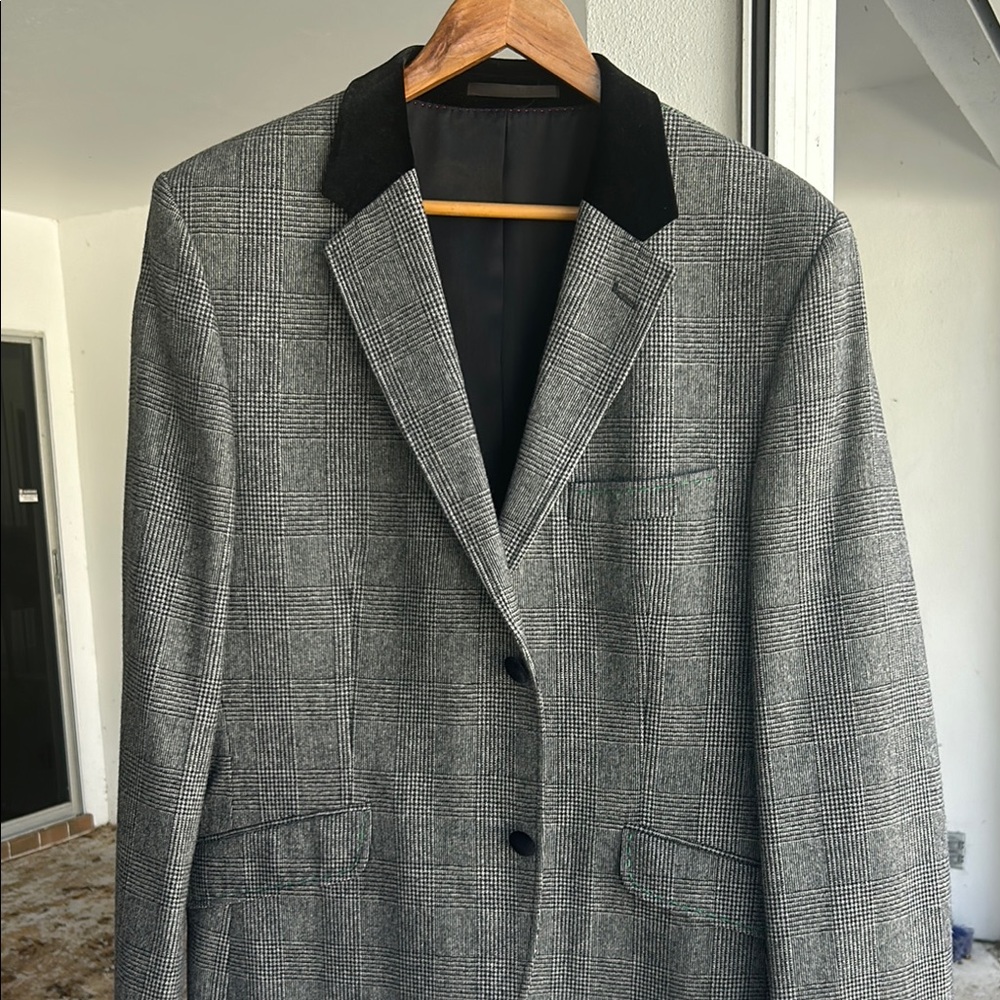 Thomas Pink Gray Sport Coat with Black Collar and Notched Lapels